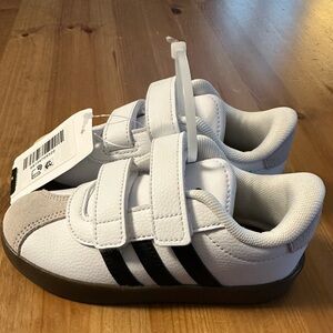 Adidas VL Court shoe Kids White and Black Sneakers